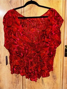 Women's Red Floral V-Neck Blouse - Lightweight Summer Top size Large